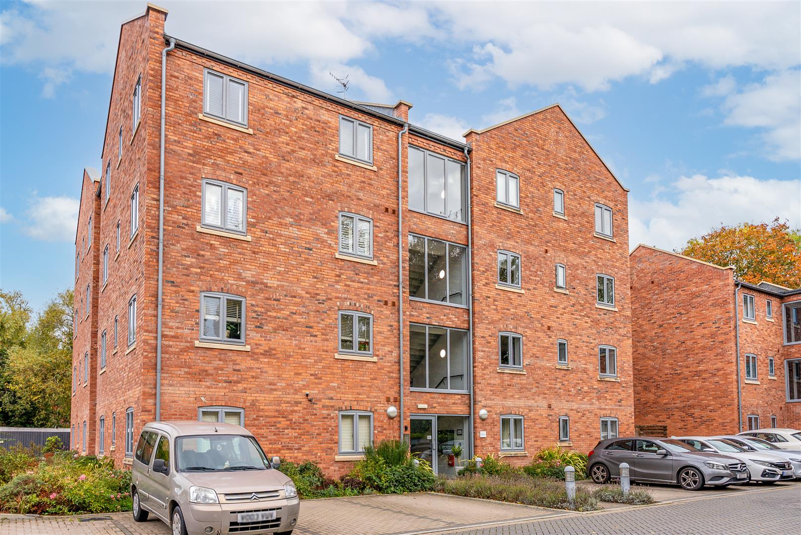 2 bed property in Water Mill Court, Worcester